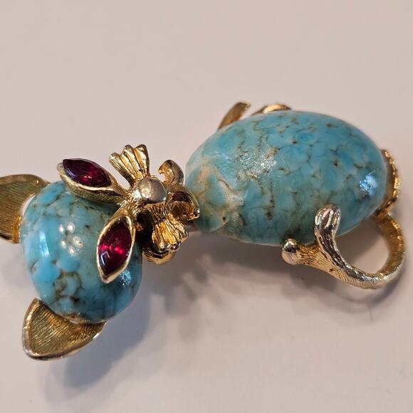 Distinctive Sphinx Cat Brooch:  Gold-Plated, Faux Turquoise, Red Crystal Eyes - Picture 3 of 12